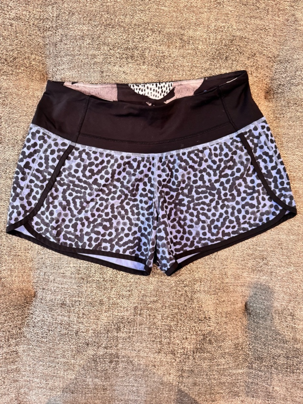 lululemon athletica Black & Lavender Leopard-Print Athletic Shorts size 4
